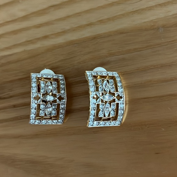 Costume diamond clip-on earrings  and ring - Picture 4 of 4